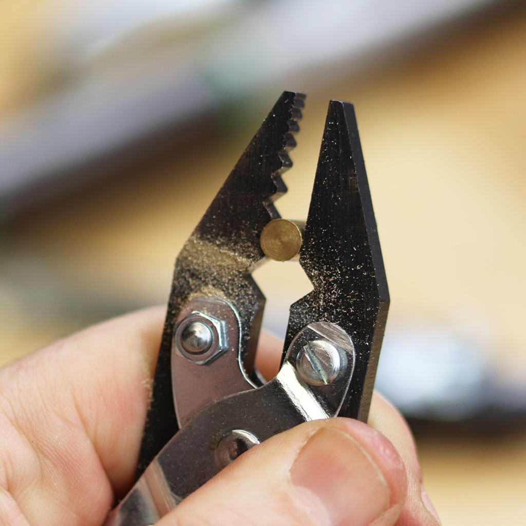 V Notch Plier in use